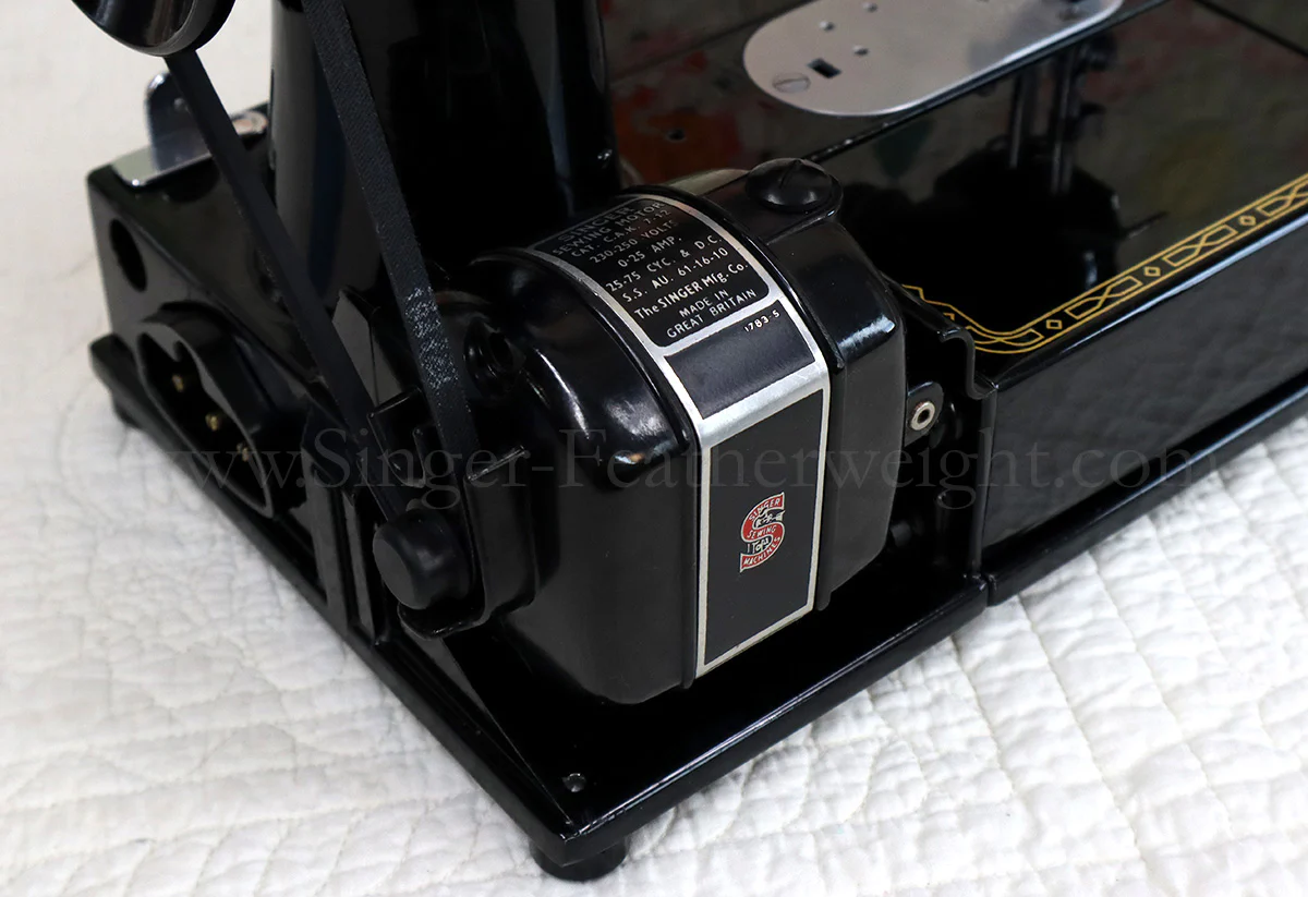 Singer Featherweight 222K Sewing Machine, RED "S" ER901*** - Image 20