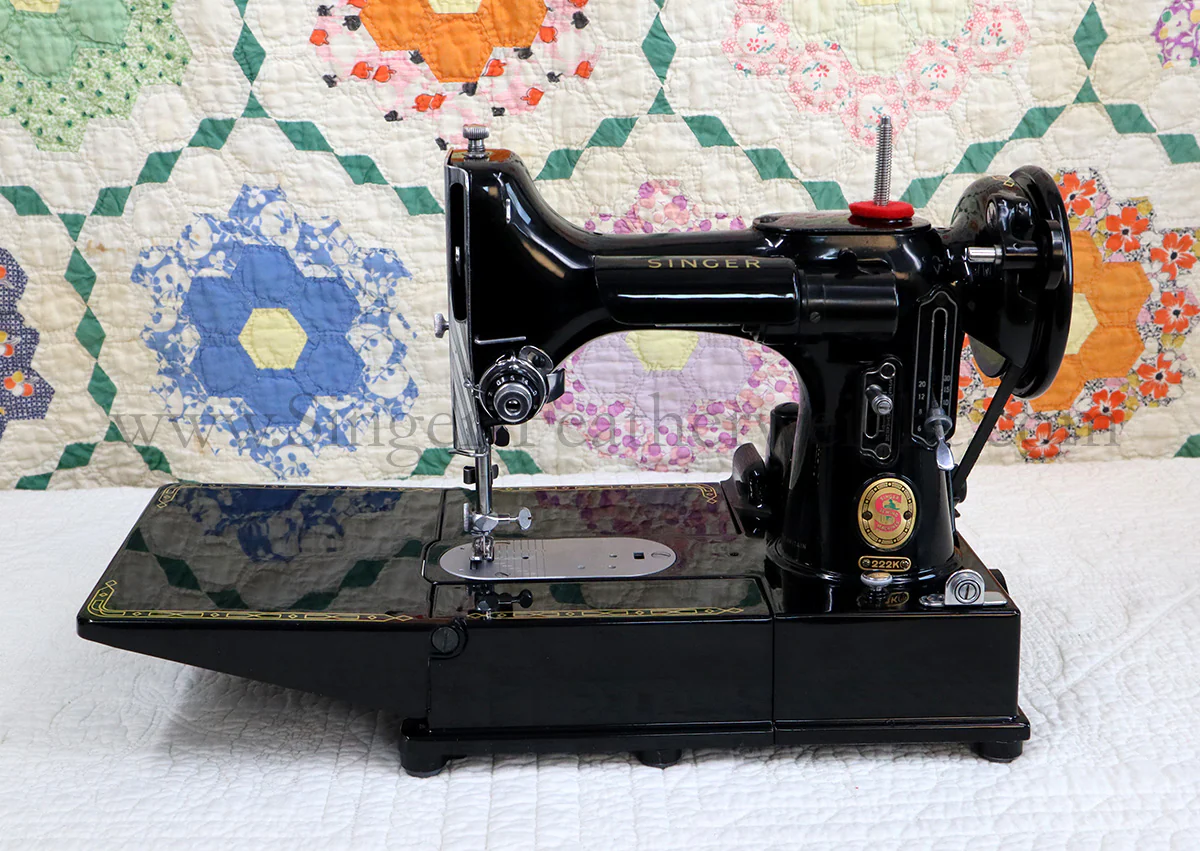Singer Featherweight 222K Sewing Machine, RED "S" ER901*** - Image 3