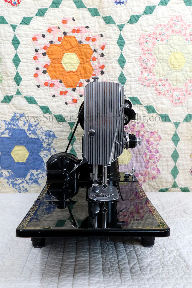 Singer Featherweight 222K Sewing Machine, RED "S" ER901*** - Image 5