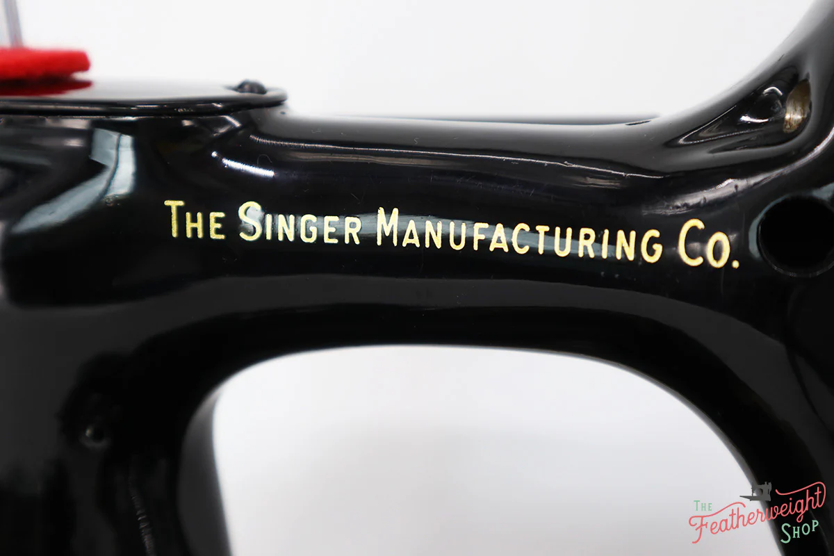 Singer Featherweight 222K Sewing Machine, RED "S" ER9016** - Image 12
