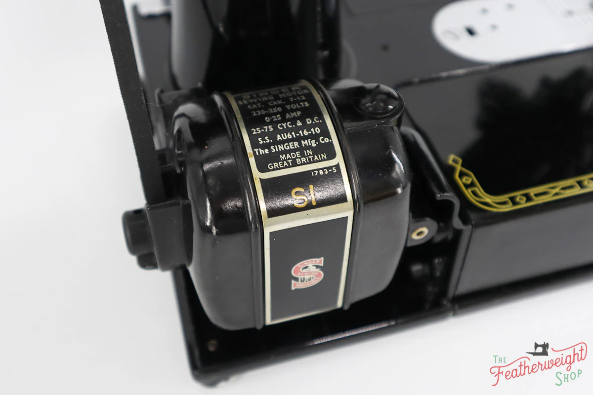 Singer Featherweight 222K Sewing Machine, RED "S" ER9016** - Image 16