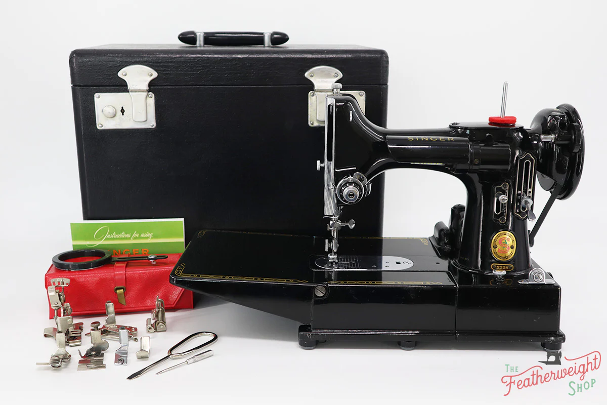 Singer Featherweight 222K Sewing Machine, RED "S" ER9016** - Image 2