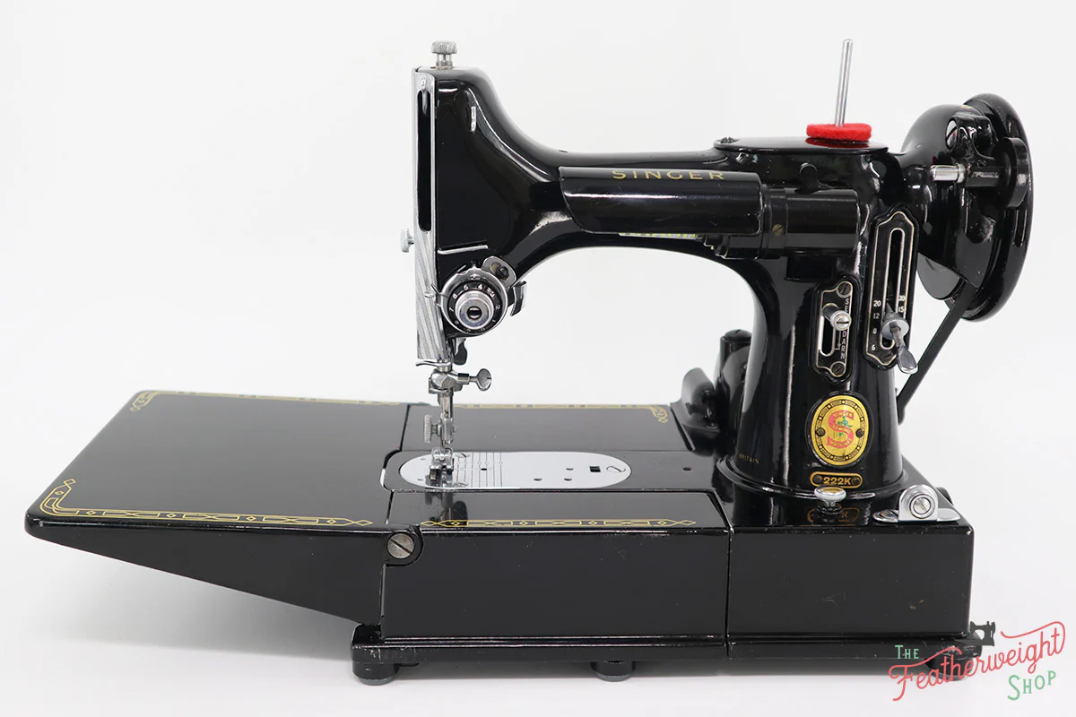Singer Featherweight 222K Sewing Machine, RED "S" ER9016** - Image 4