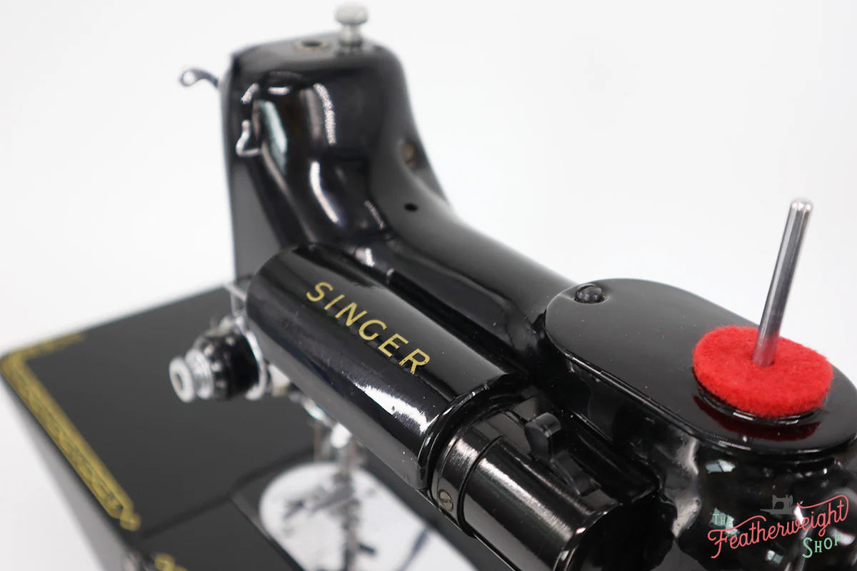 Singer Featherweight 222K Sewing Machine, RED "S" ER9016** - Image 6