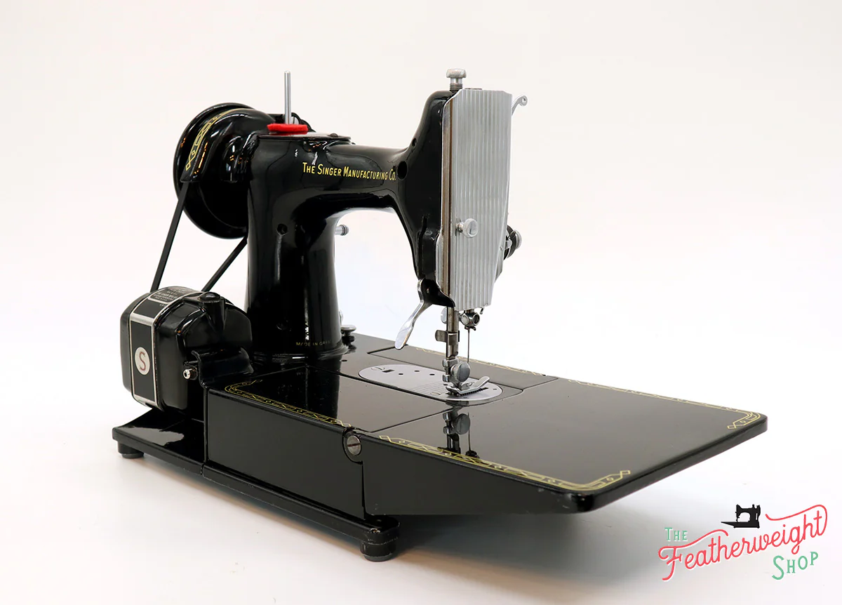 Singer Featherweight 222K Sewing Machine, RED "S" ES167*** - Image 7