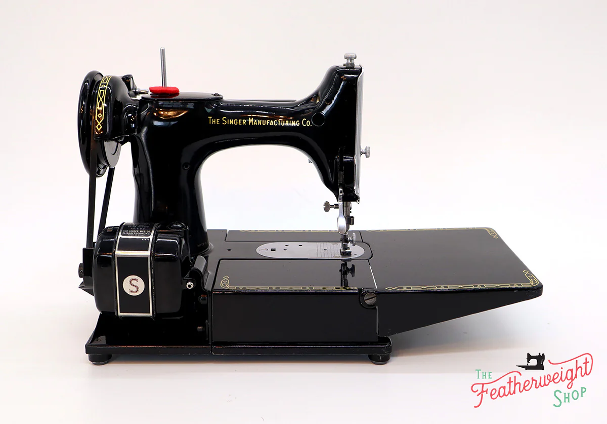Singer Featherweight 222K Sewing Machine, RED "S" ES167*** - Image 8