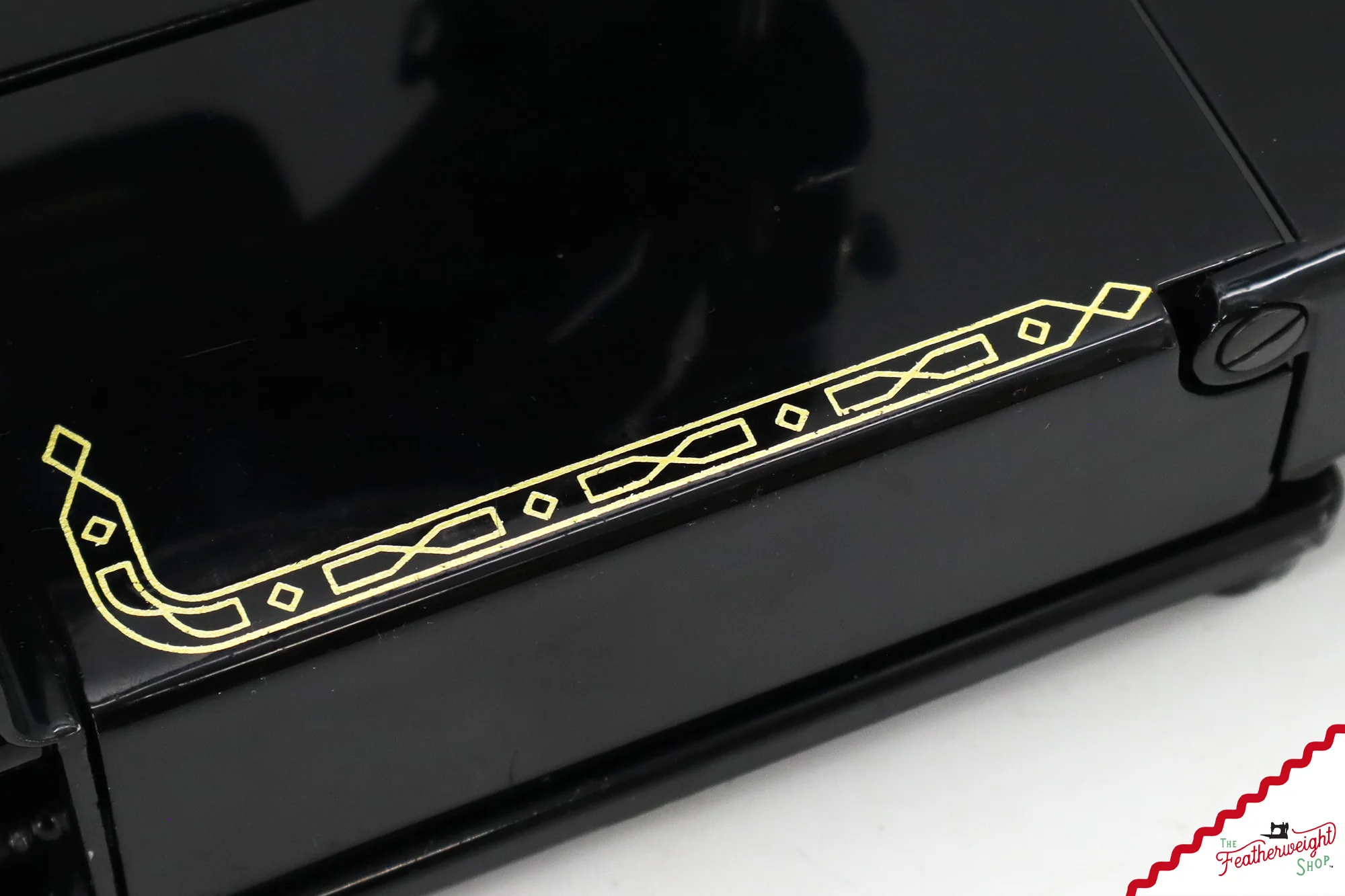 Singer Featherweight 222K Sewing Machine, Red 'S' - ES1670** - 1960 - Image 13