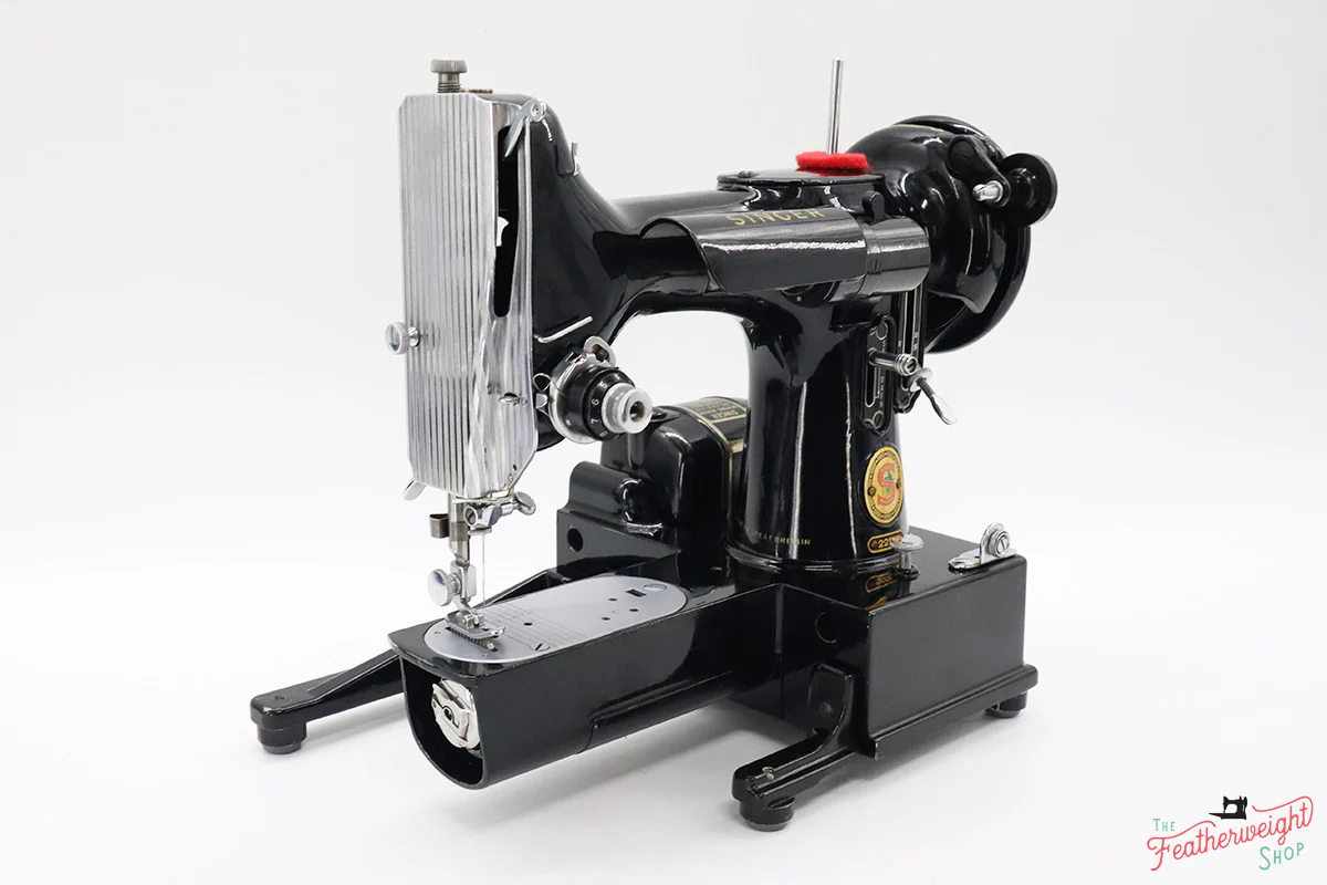 Singer Featherweight 222K Sewing Machine, RED "S" ES357*** - Image 2