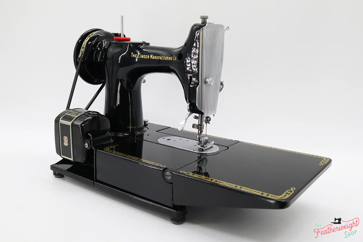 Singer Featherweight 222K Sewing Machine, RED "S" ES357*** - Image 6