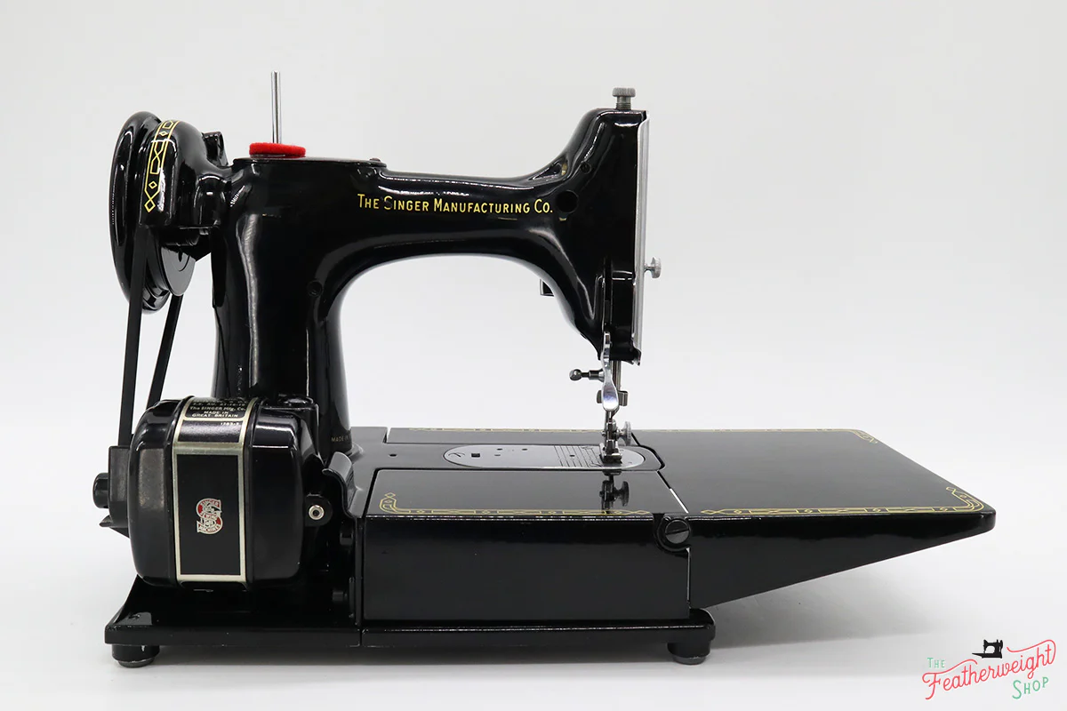 Singer Featherweight 222K Sewing Machine, RED "S" ES357*** - Image 7
