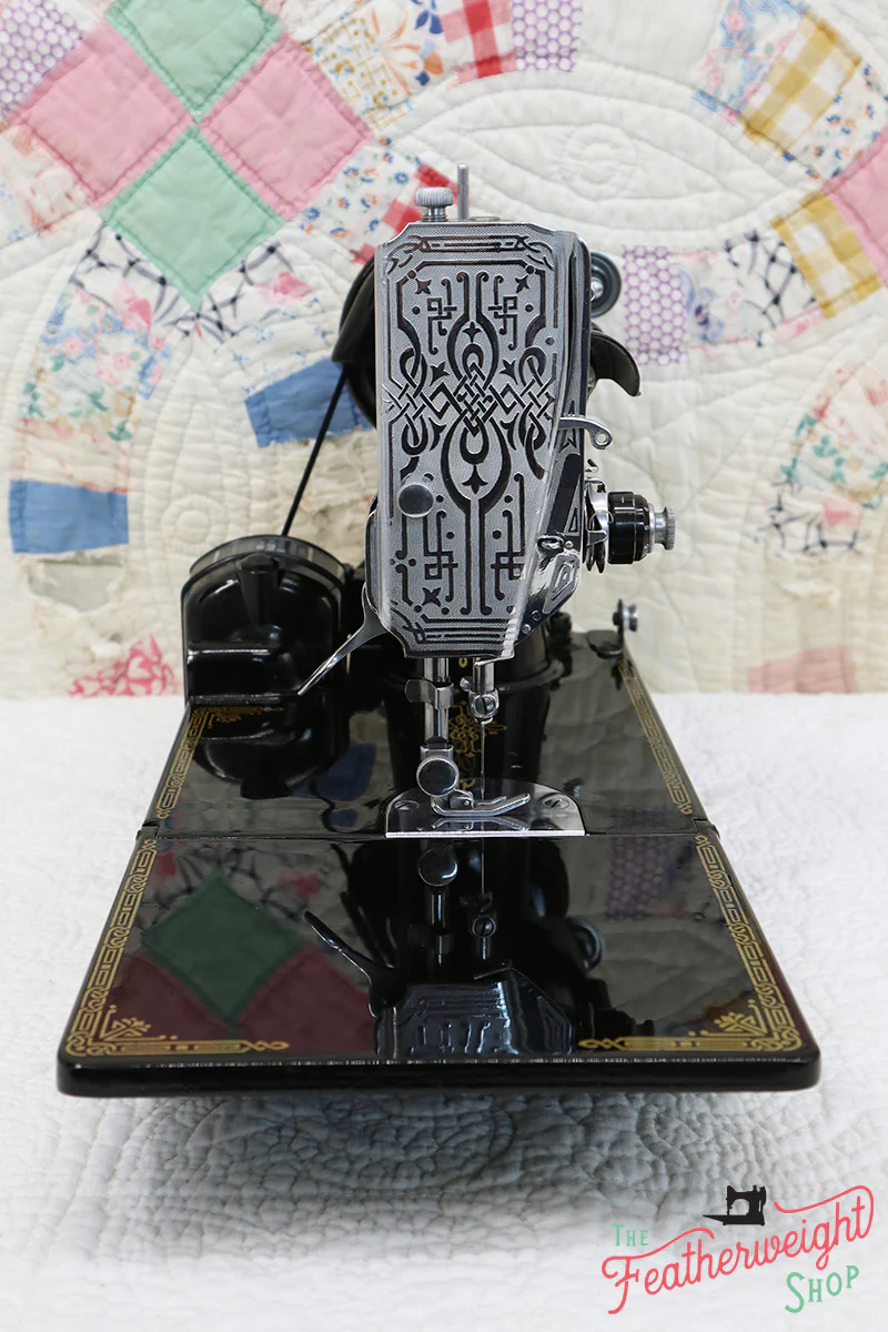 Singer Featherweight 221K Sewing Machine, French EF909*** - Image 4