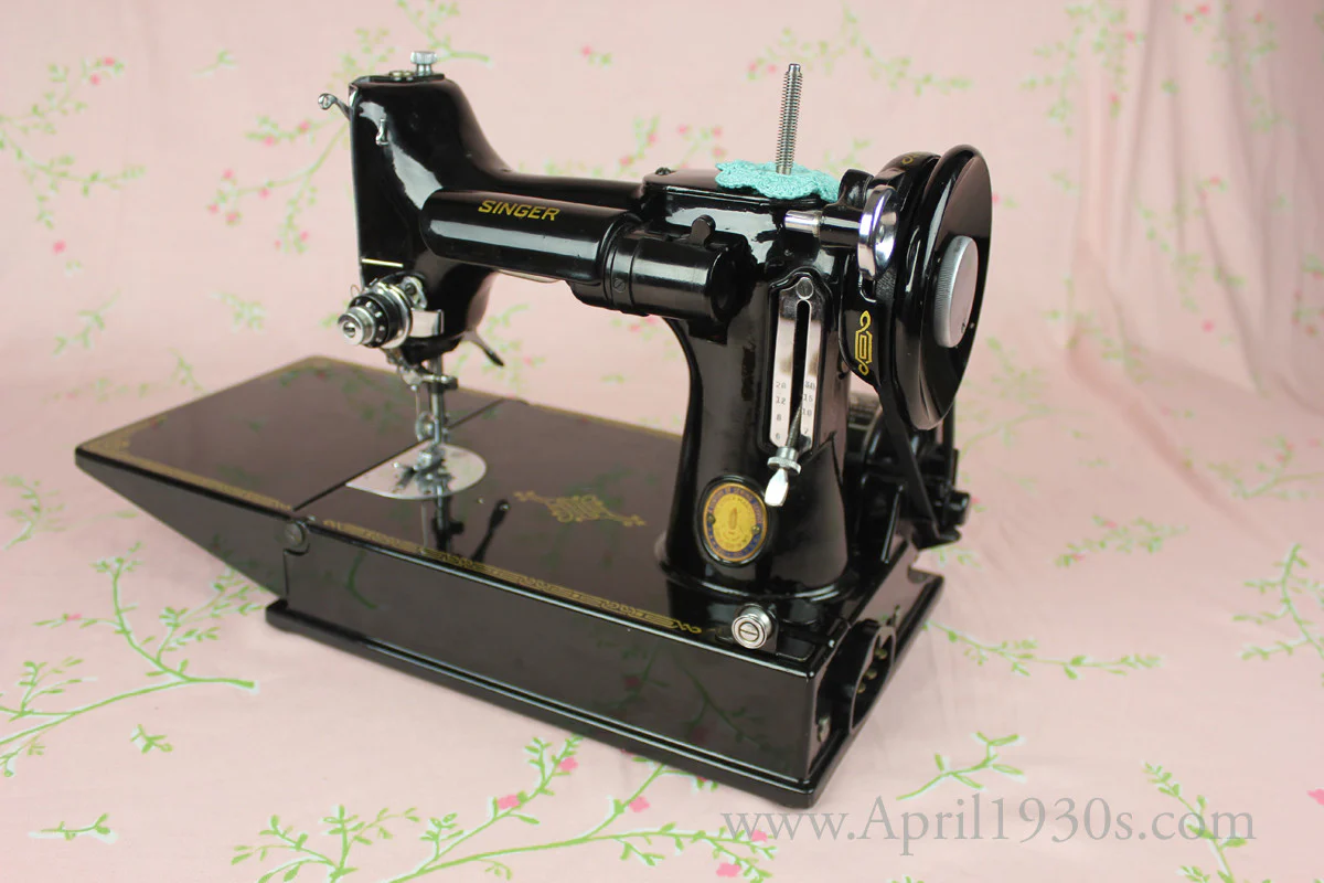 Singer Featherweight 221 Sewing Machine, French Centennial EG964*** - Image 8