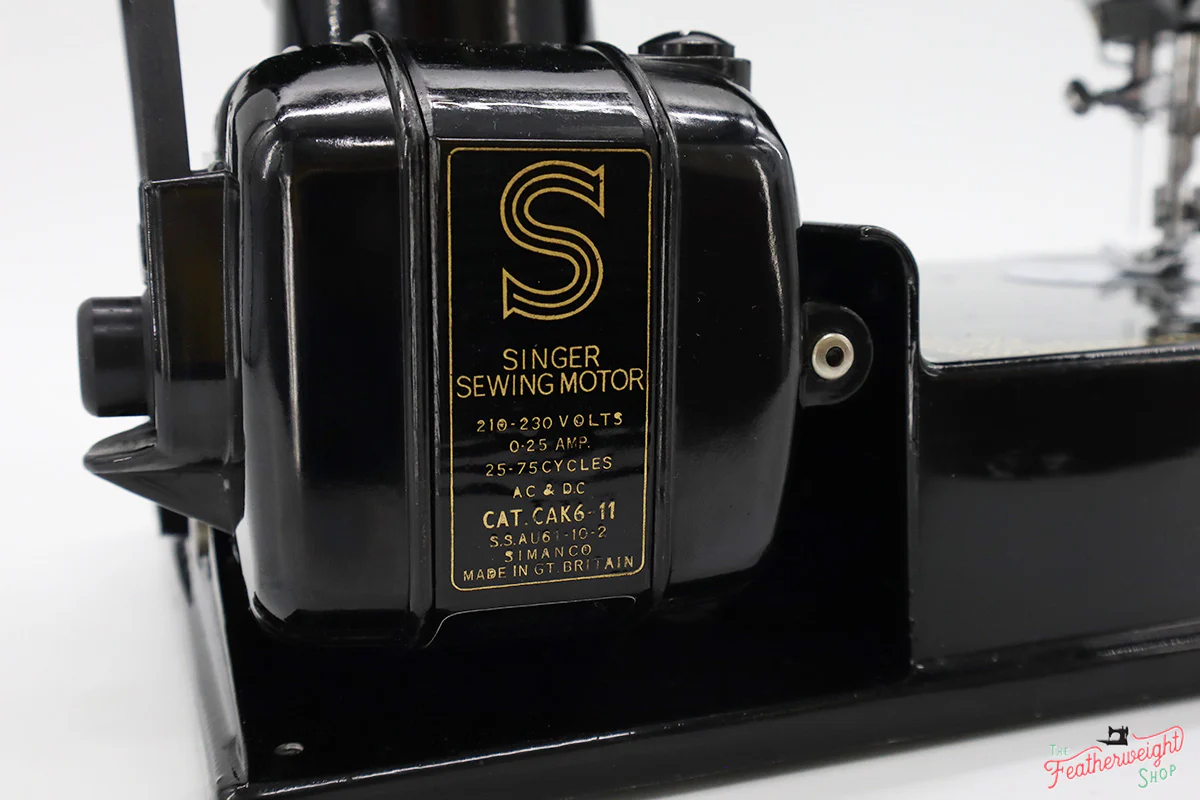 Singer Featherweight Swedish 221K Sewing Machine, EG704*** - Image 8