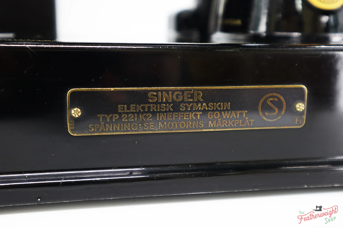 Singer Featherweight 221K Sewing Machine, EH142*** - Image 3