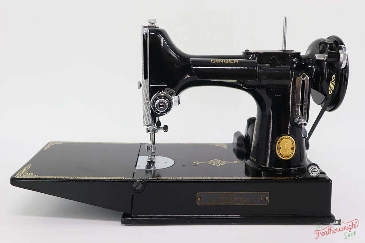 Singer Featherweight 221K Sewing Machine, EH142*** - Image 5