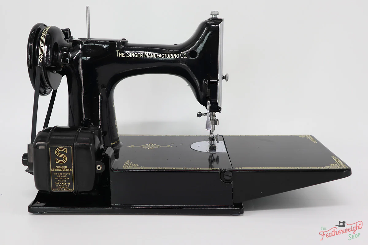 Singer Featherweight 221K Sewing Machine, EH142*** - Image 7
