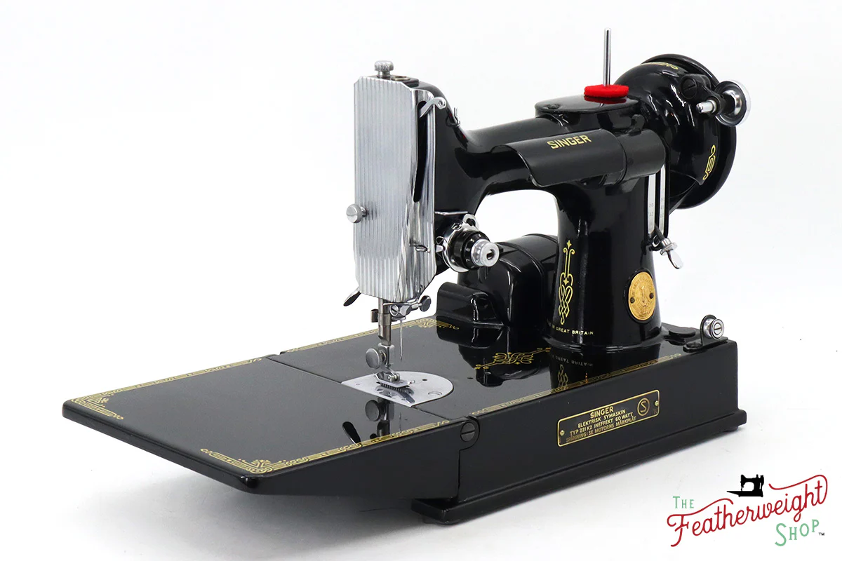 Singer Featherweight Swedish 221K Sewing Machine, EH244*** - Image 4