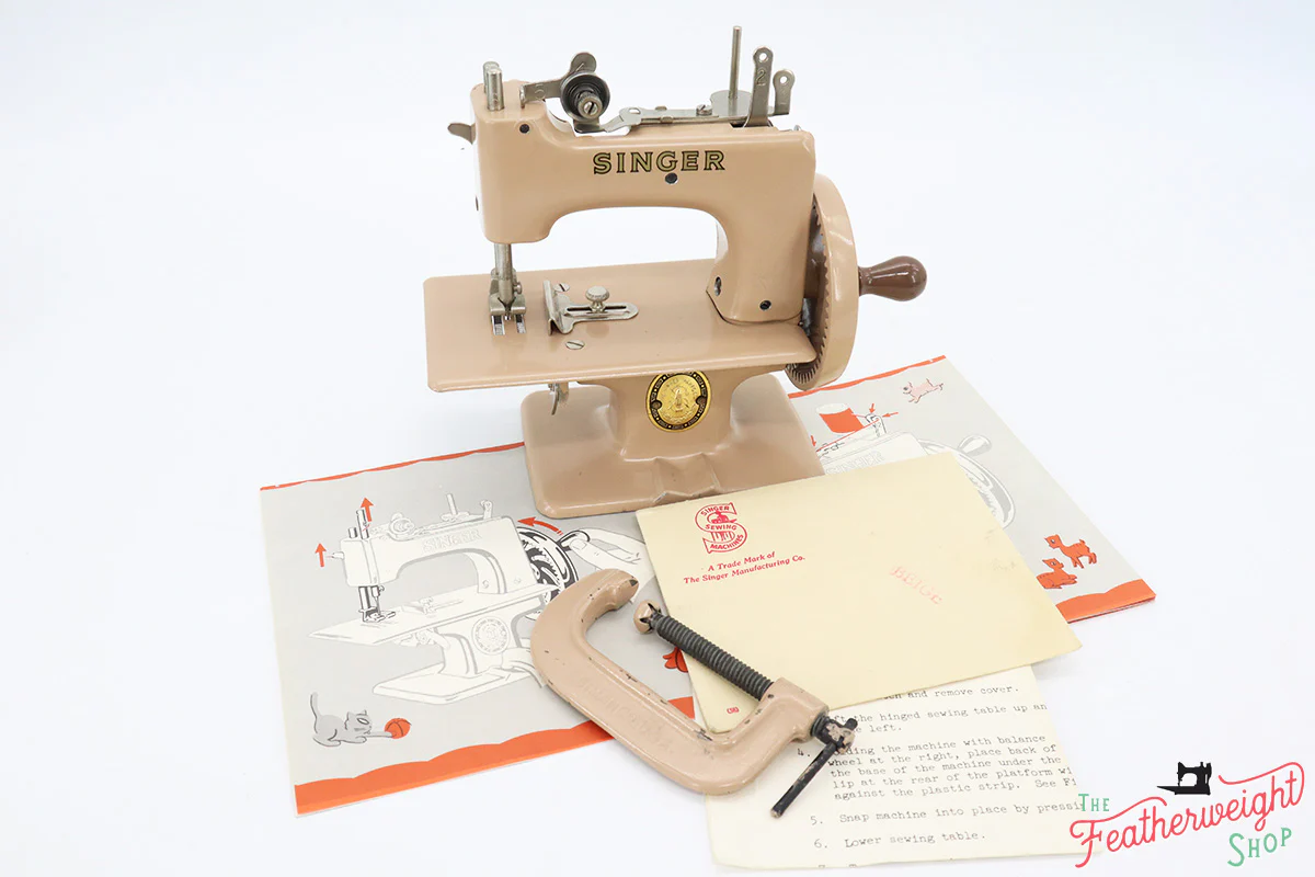 Singer Sewhandy Model 20 - Beige - Complete Case Set - Image 4