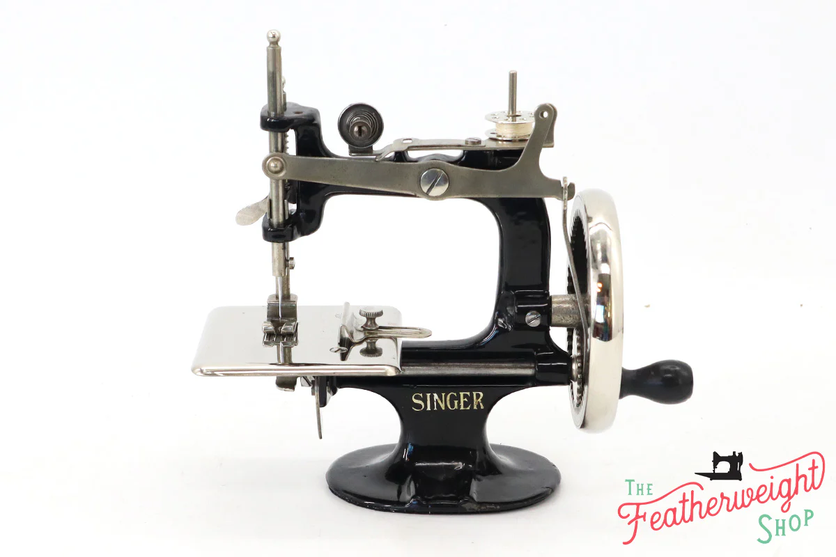 Singer Sewhandy Model 20, Black - May 2024 Faire - Image 3