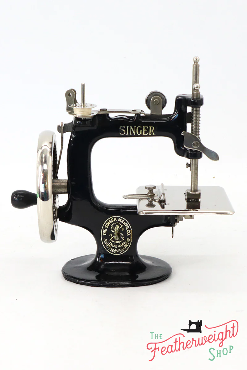 Singer Sewhandy Model 20, Black - May 2024 Faire - Image 6