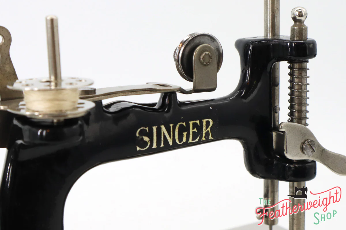 Singer Sewhandy Model 20, Black - May 2024 Faire - Image 9