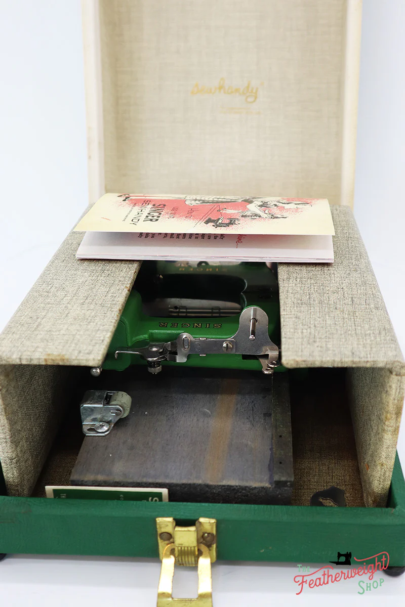 Singer Sewhandy Model 20 - Fully Restored in 'Peter Pan Green' - Image 10