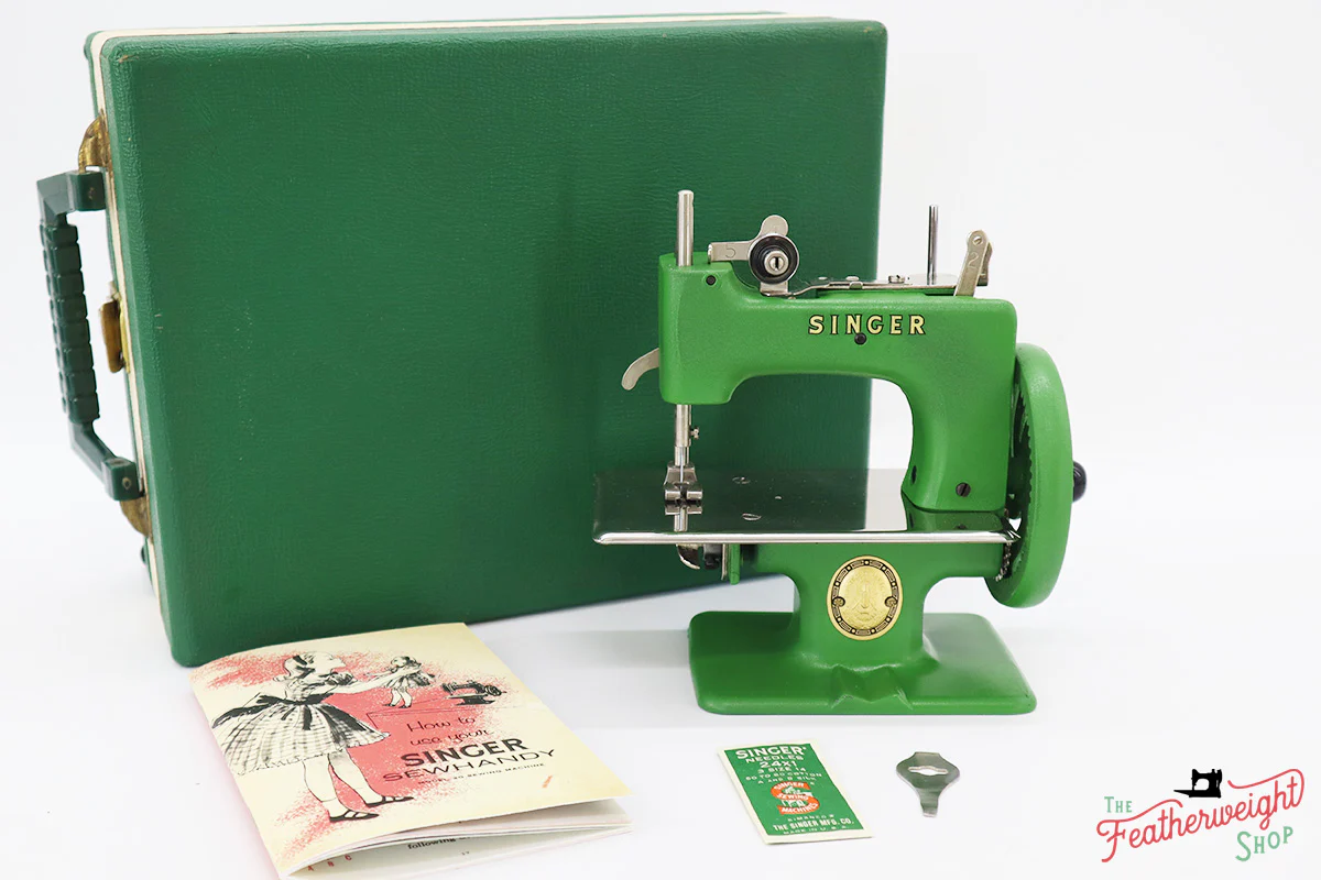 Singer Sewhandy Model 20 - Fully Restored in 'Peter Pan Green' - Image 11