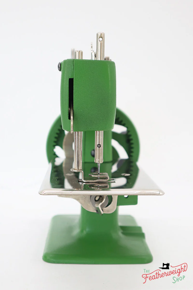 Singer Sewhandy Model 20 - Fully Restored in 'Peter Pan Green' - Image 14