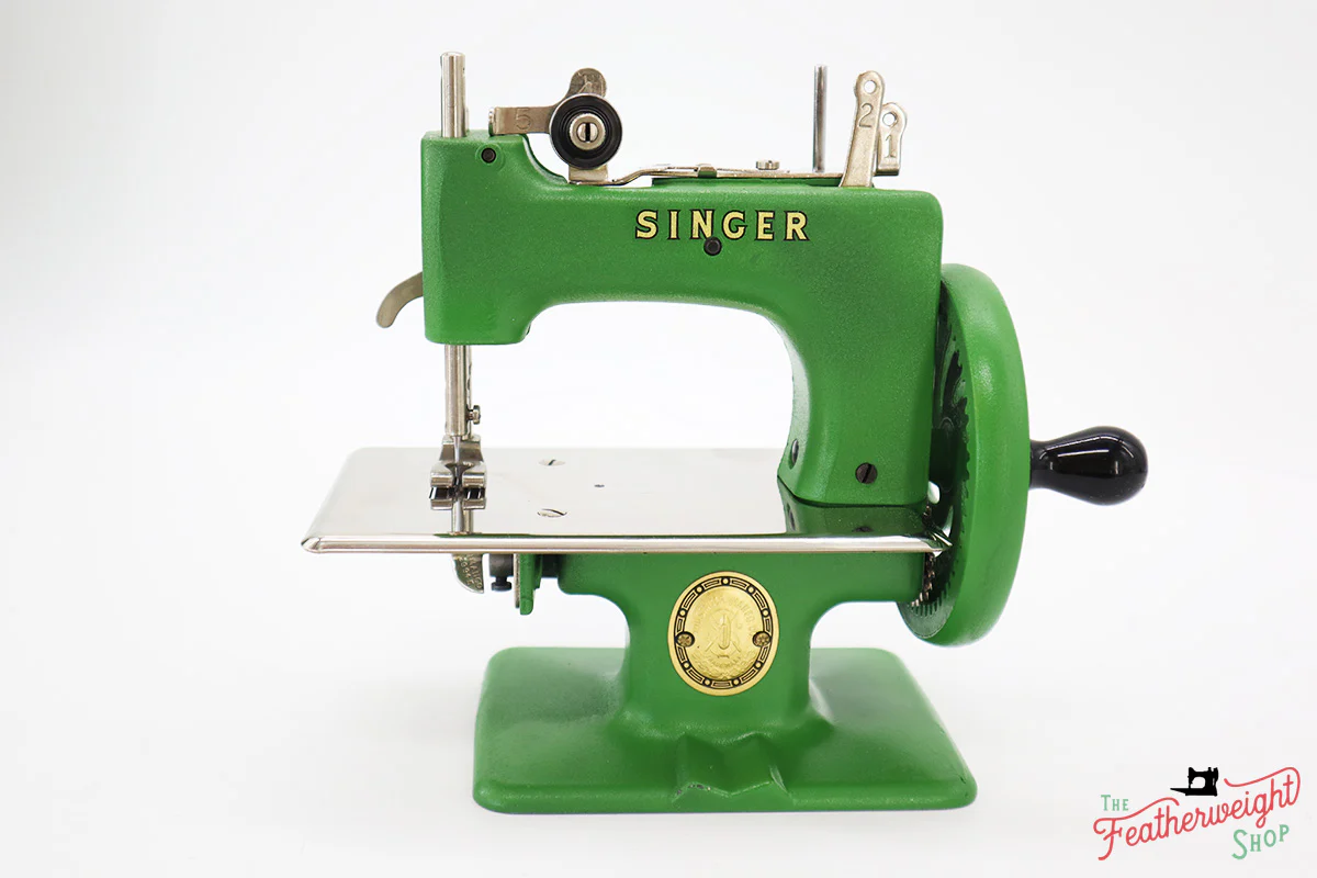 Singer Sewhandy Model 20 - Fully Restored in 'Peter Pan Green' - Image 3