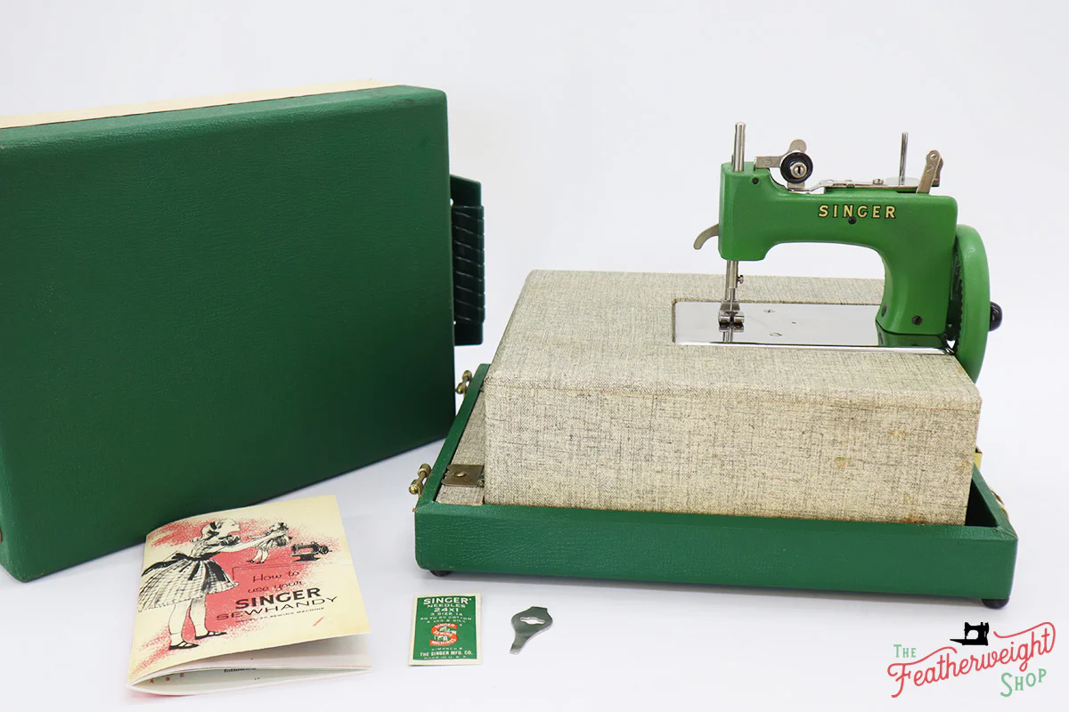 Singer Sewhandy Model 20 - Fully Restored in 'Peter Pan Green' - Image 6