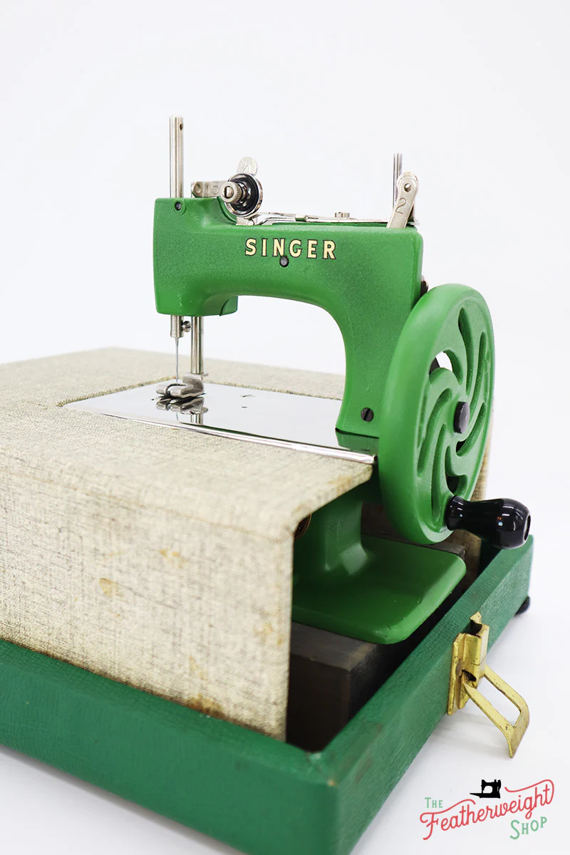 Singer Sewhandy Model 20 - Fully Restored in 'Peter Pan Green' - Image 8