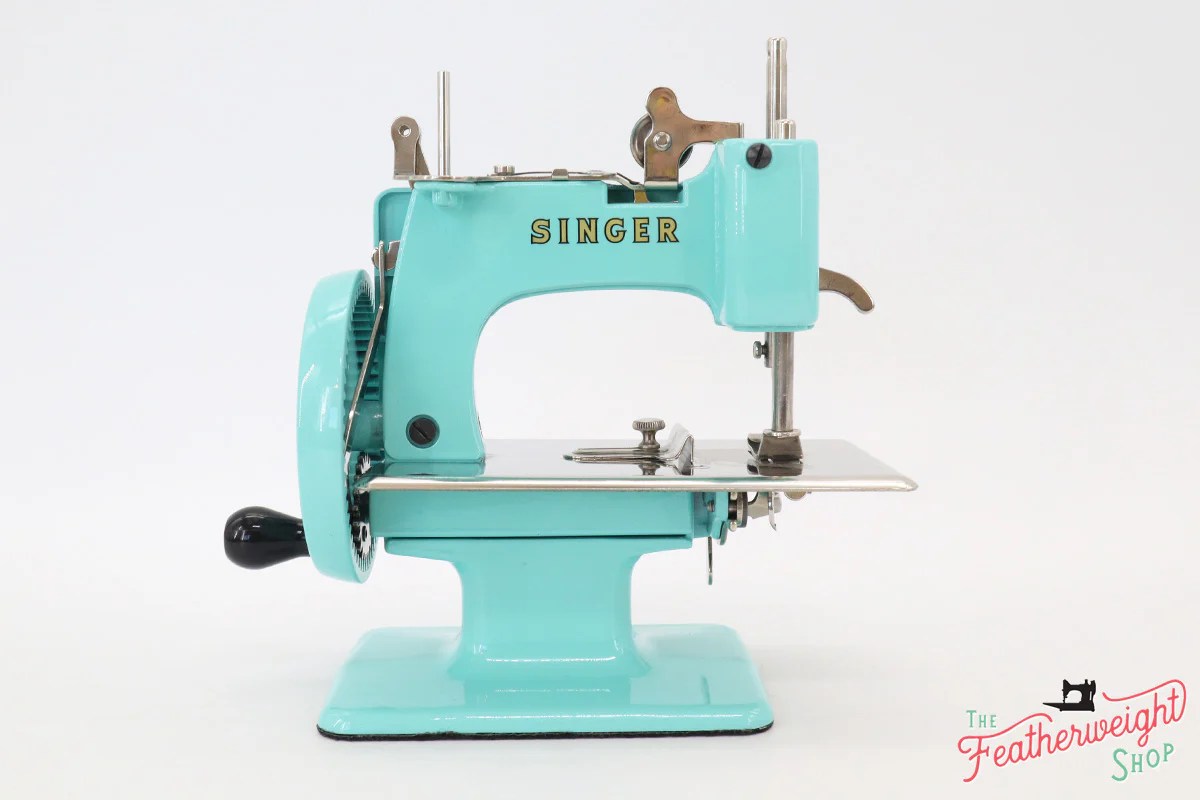 Singer Sewhandy Model 20 - Fully Restored in Tiffany Blue - Image 8