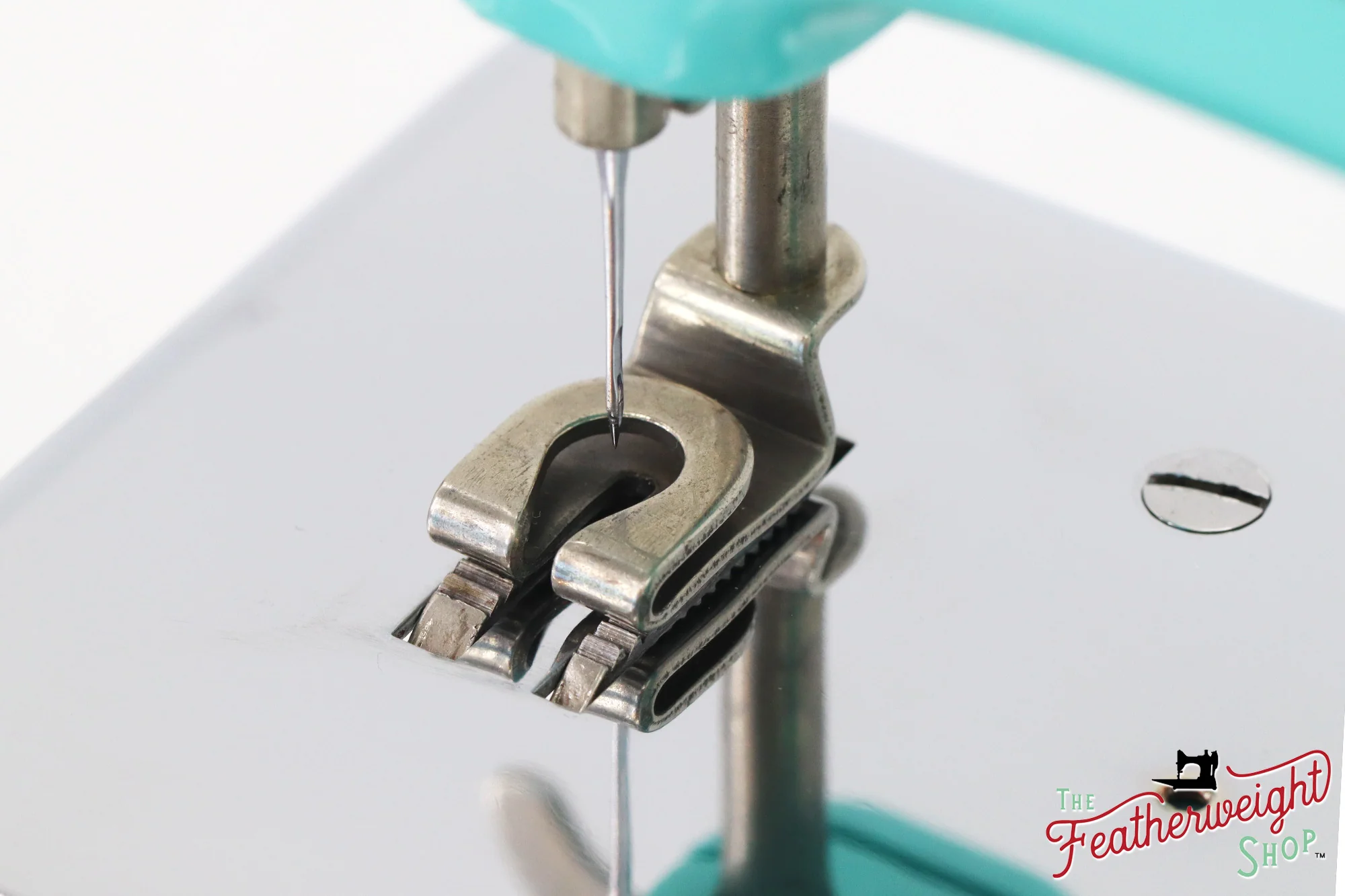 Singer Sewhandy Model 20 - Fully Restored in Tiffany Blue - April 2024, Faire - Image 11