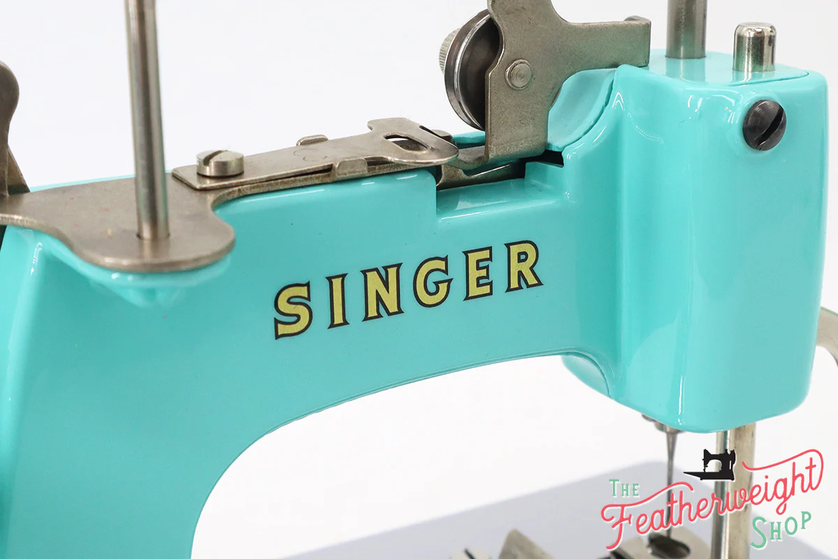Singer Sewhandy Model 20 - Fully Restored in Tiffany Blue - May 2024, Faire - Image 10