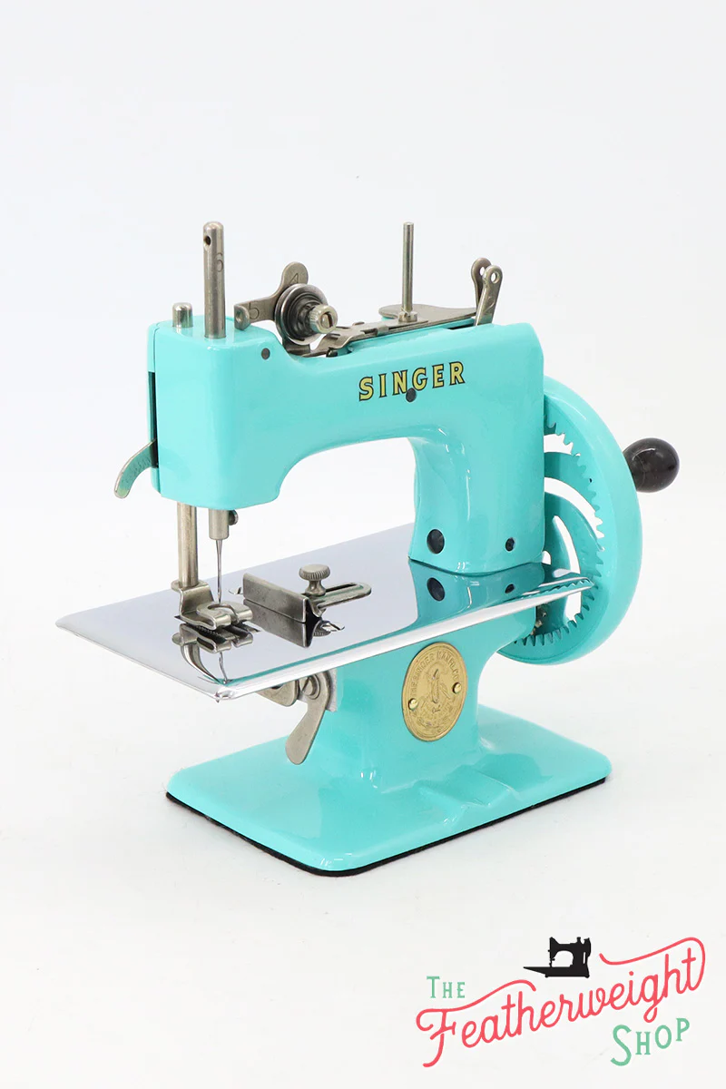 Singer Sewhandy Model 20 - Fully Restored in Tiffany Blue - May 2024, Faire - Image 3