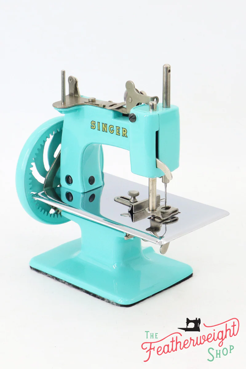 Singer Sewhandy Model 20 - Fully Restored in Tiffany Blue - May 2024, Faire - Image 5