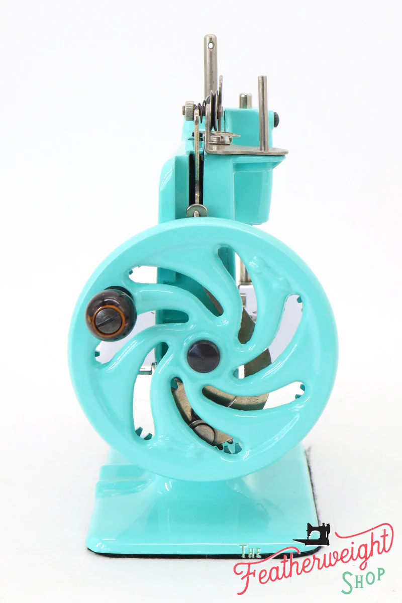 Singer Sewhandy Model 20 - Fully Restored in Tiffany Blue - May 2024, Faire - Image 7