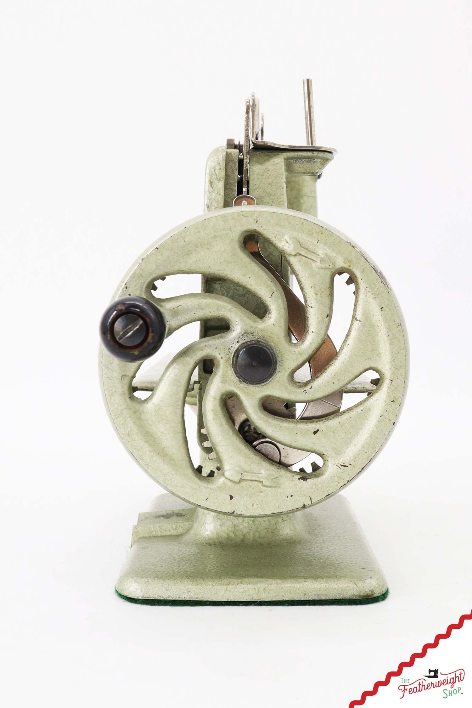 Singer Sewhandy Model 20, Hammered Green - October 2025, Faire - Image 7