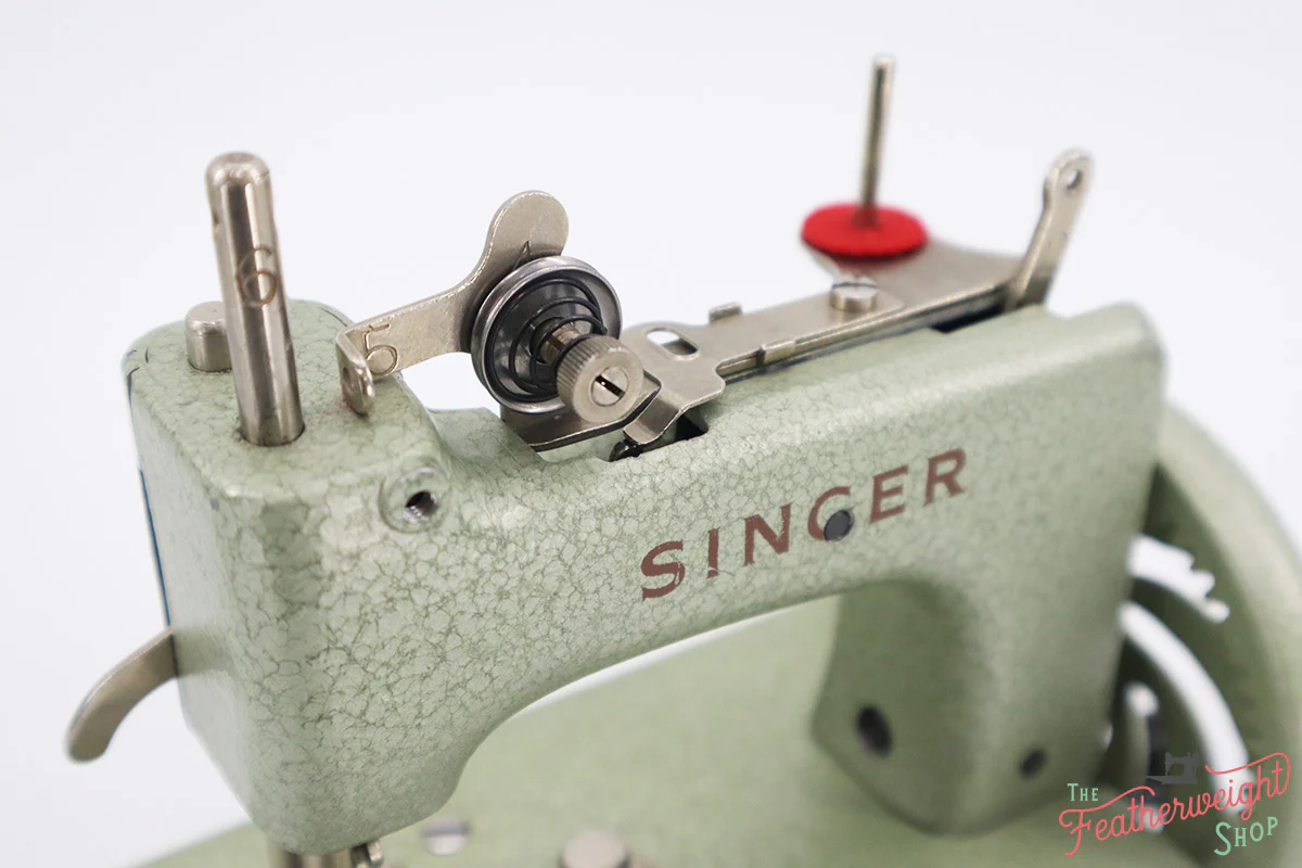 Singer Sewhandy Model 20 - Hammered Green - RARE - Image 10