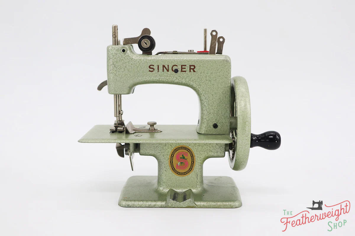 Singer Sewhandy Model 20 - Hammered Green - RARE - Image 3