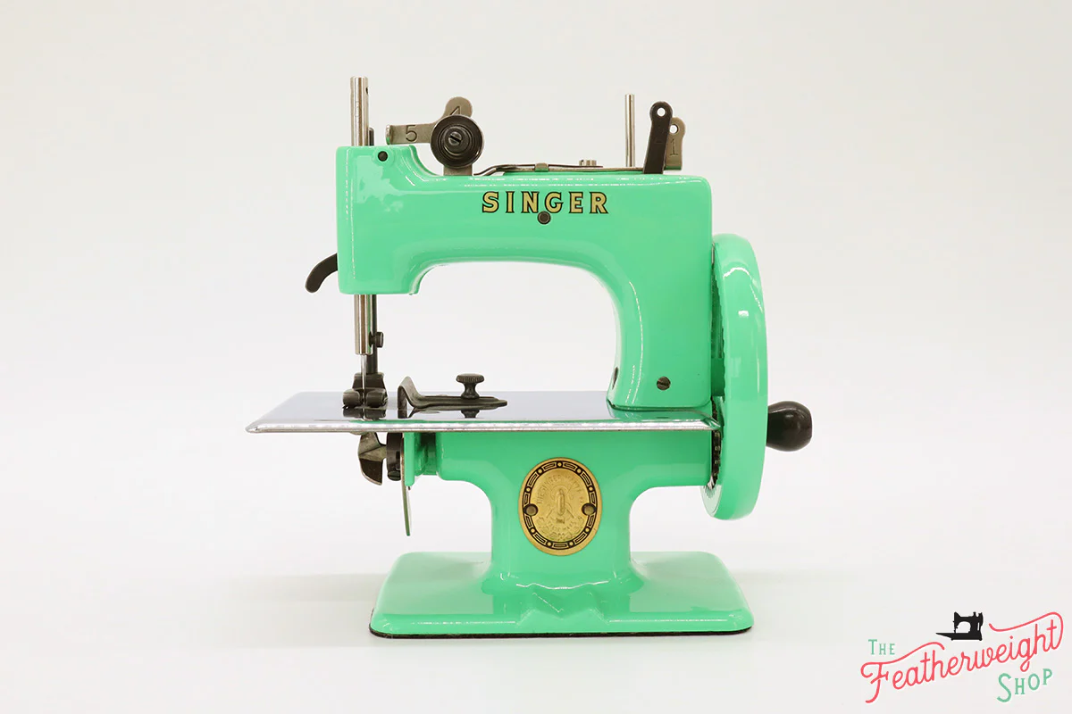 Singer Sewhandy Model 20 - Fully Restored in Minty Mint Candy Green - Image 3