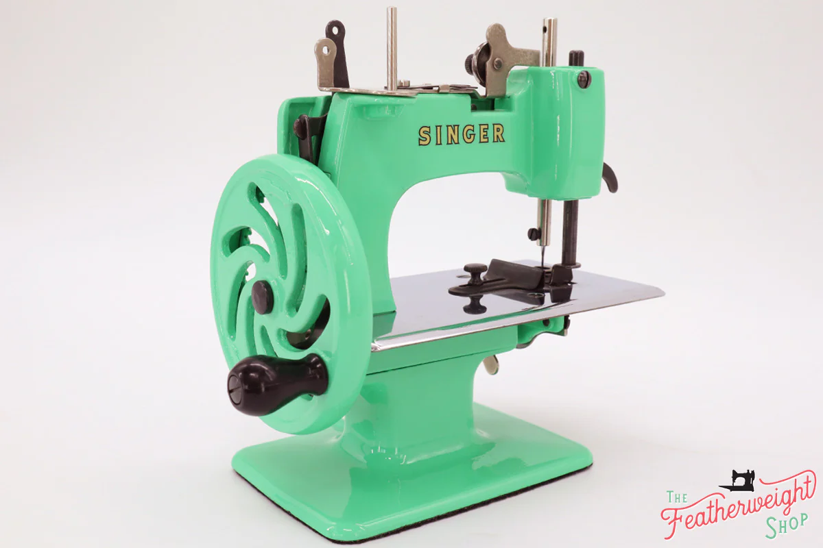 Singer Sewhandy Model 20 - Fully Restored in Minty Mint Candy Green - Image 6