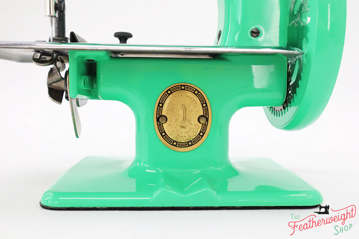 Singer Sewhandy Model 20 - Fully Restored in Minty Mint Candy Green - Image 7