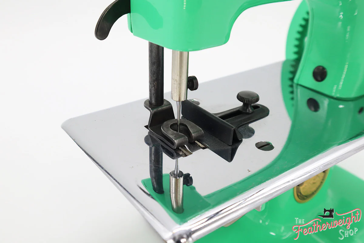 Singer Sewhandy Model 20 - Fully Restored in Minty Mint Candy Green - Image 8