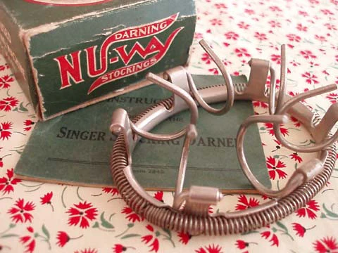 Stocking Darner, Singer (Vintage Original) - Image 11