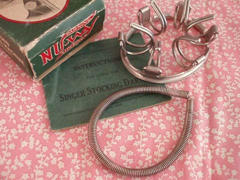 Stocking Darner, Singer (Vintage Original) - Image 9