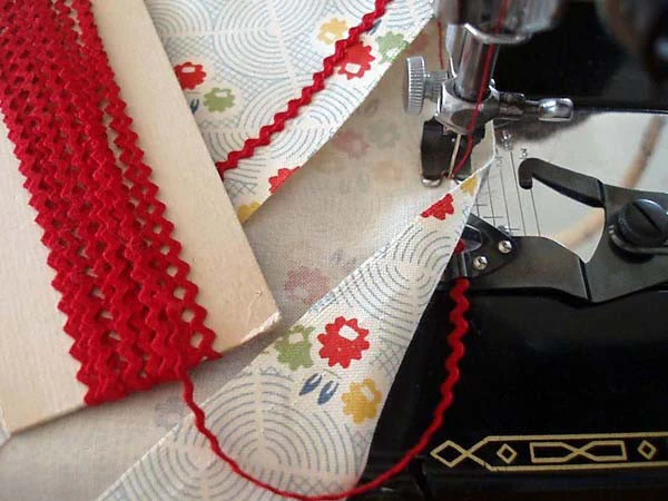 Underbraider and Quilt Guide Attachment Set, Singer (Vintage Original) - Image 2