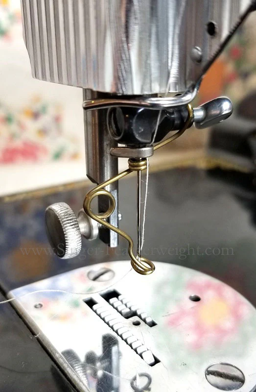 Universal Embroidery and Darning Wire Spring Foot, Singer (Vintage Original) - Image 4