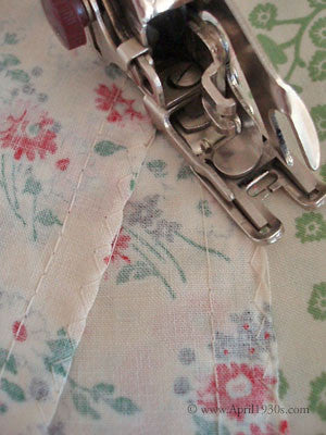 Zigzag Attachment, 10 Disk with Cover Swiss Zigzagger & Walking Foot (Vintage Original) - Image 31